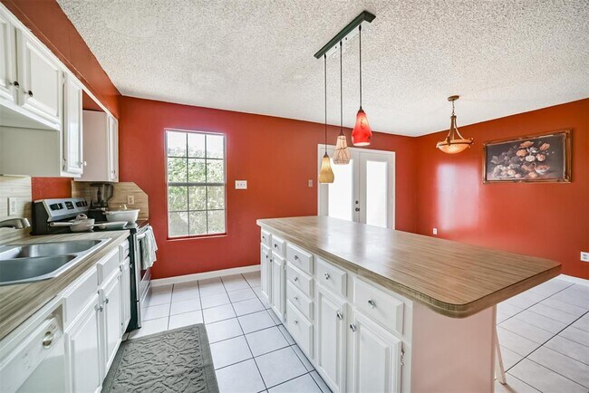 Building Photo - 9345 Westwood Village Dr