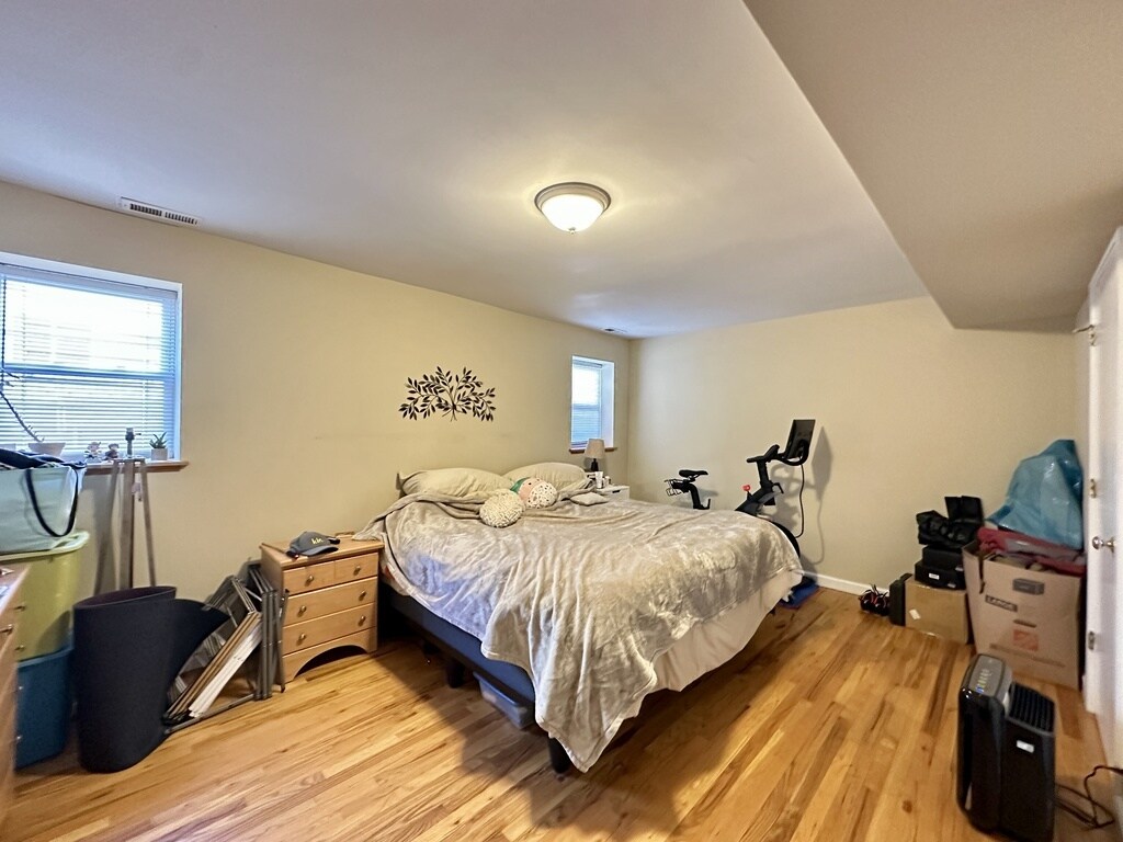 Building Photo - 3340 N Southport Ave