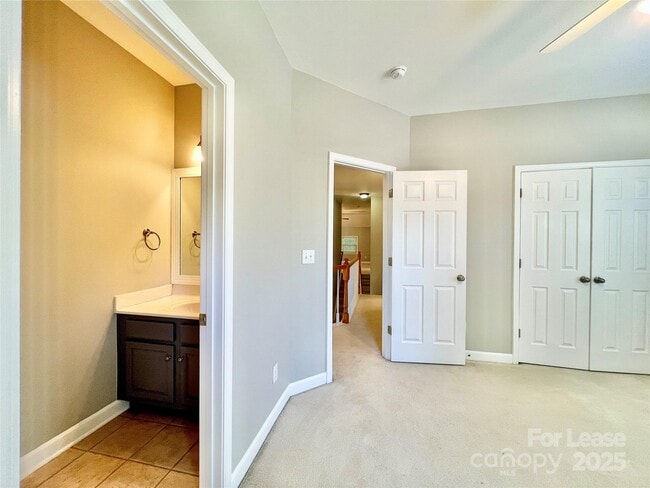 Building Photo - 811 Deercross Ln