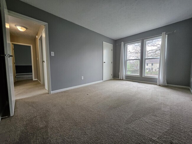 Building Photo - 7645 Bayridge Dr