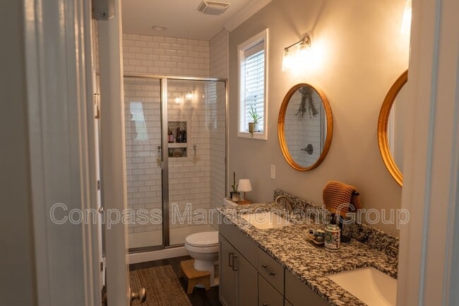 Building Photo - 933 E Churchwell Ave