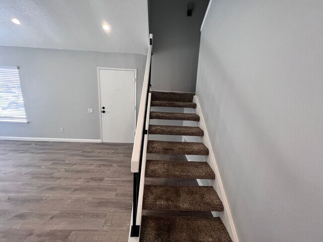 Building Photo - COMING SOON! 3-Bedroom Condo with Epoxy Garage in Vista Fairways, Valencia!