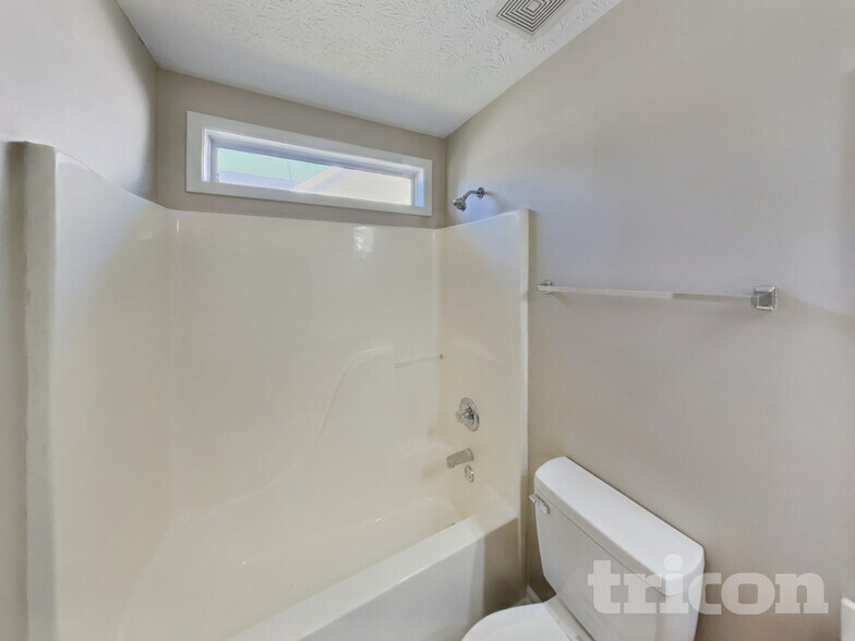 Building Photo - 989 Chesire Way