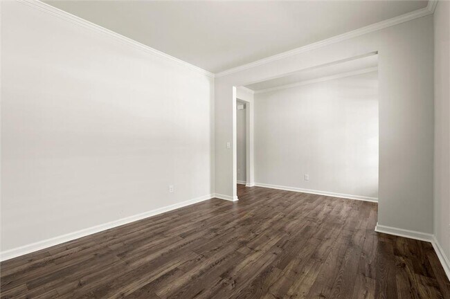 Building Photo - 127 Landsdowne Way SE