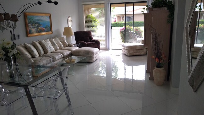 Building Photo - 72 Majorca Dr