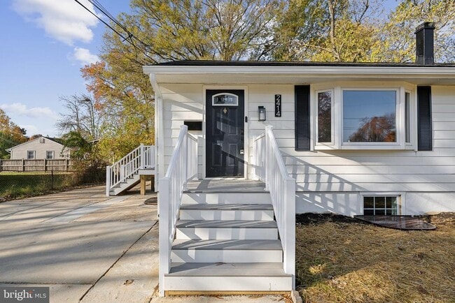 Building Photo - 2414 Phillips Dr