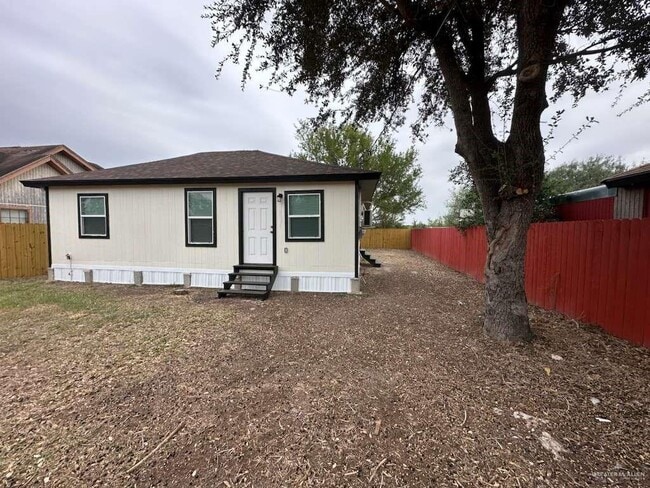 Building Photo - 16 Gardenia St