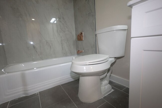 Building Photo - 708 Staitti St