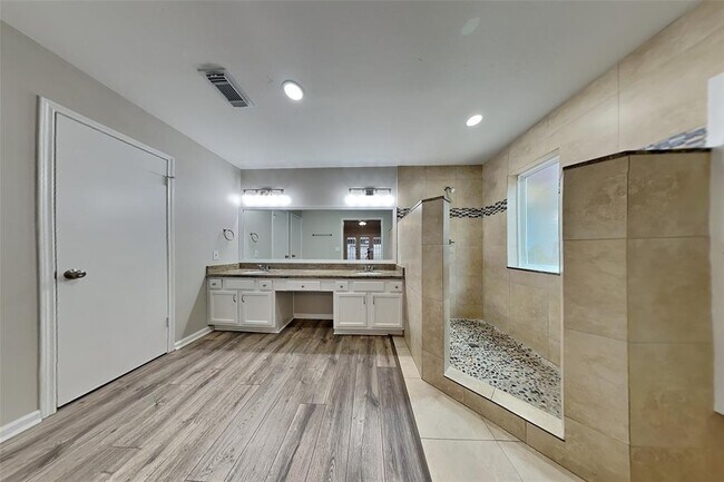 Building Photo - 3912 Ashwood Dr