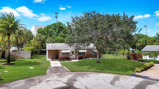 Building Photo - 2219 W Pineridge Ct