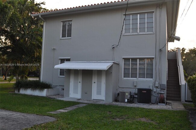 Building Photo - 2617 Segovia St