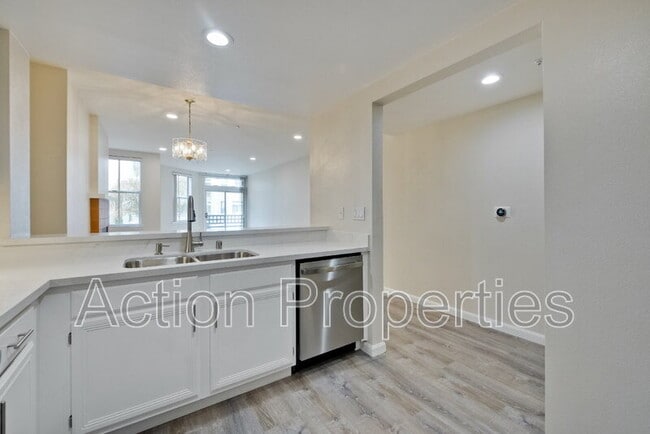 Building Photo - 550 Ortega Ave