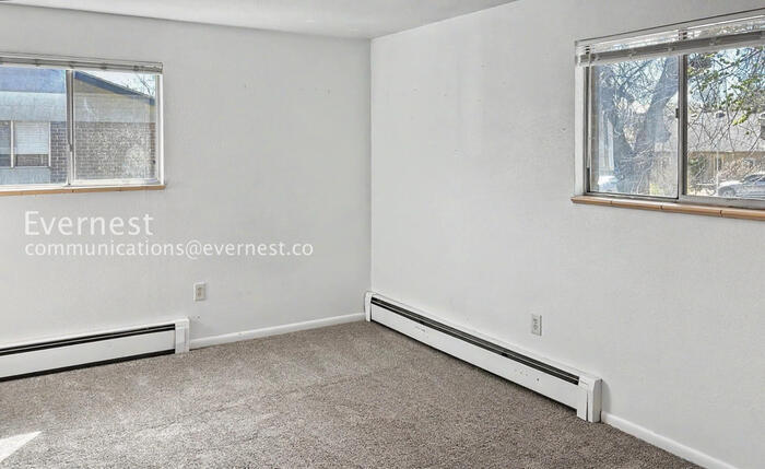 Building Photo - 1305 Burton Ct
