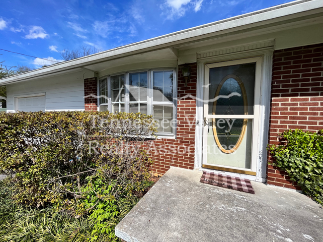 Building Photo - STUNNING 3 BED/2 BATH with Amazing Outdoor...