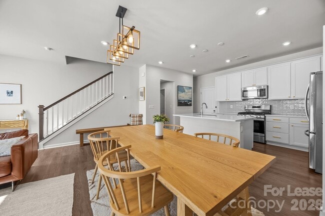 Building Photo - 915 Kinsey Aly