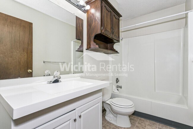 Building Photo - 2339 N Rutland Ct