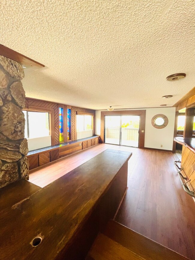 Building Photo - Coastal Living just step away from the BEACH~ Spacious - 3 story home with large living/dining ar...