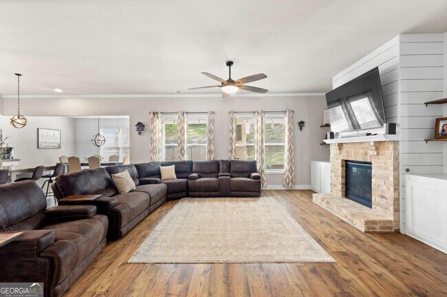 Building Photo - 2121 Charmond Dr