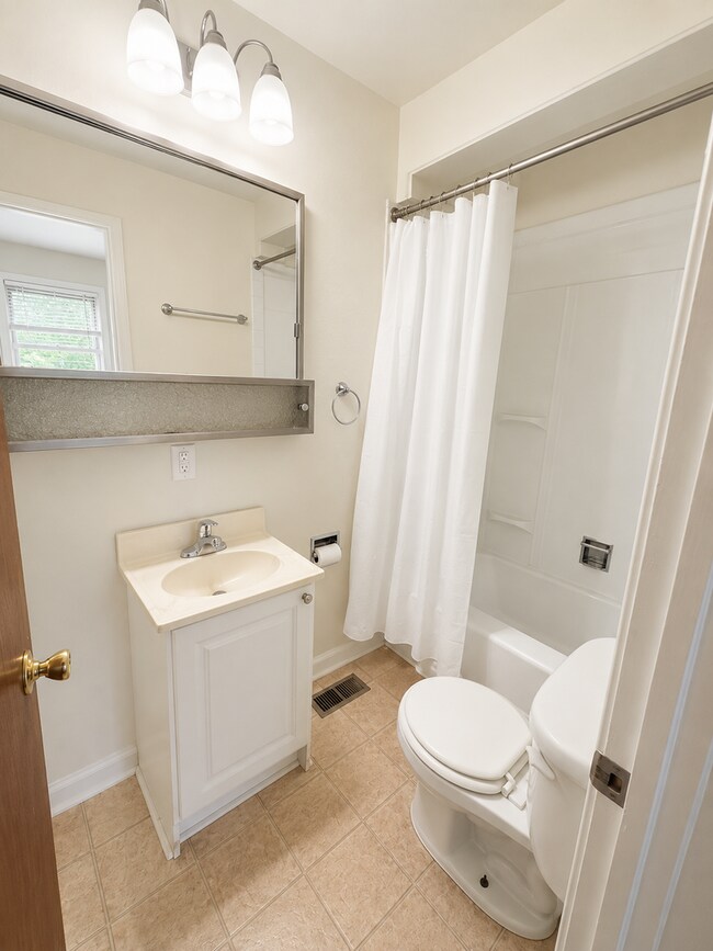 Building Photo - ***Coming Soon April 30, 2026***Rare Gonzaga-area 1-bed with yard, garage, and bonus space.
