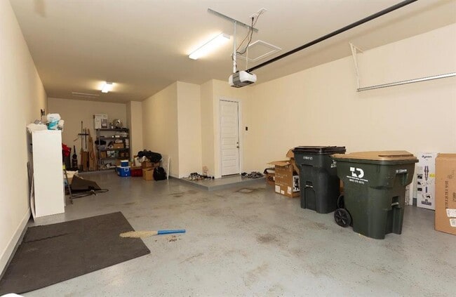 Building Photo - 348 Cross Timbers Dr