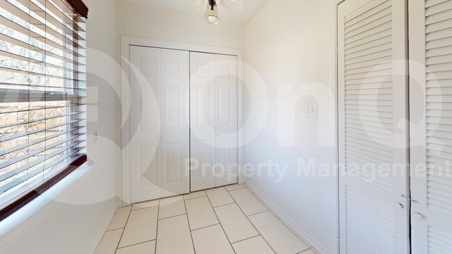 Building Photo - 1539 Yucca Dr