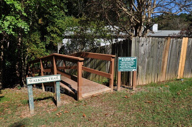 Building Photo - 240 Beechtree Dr