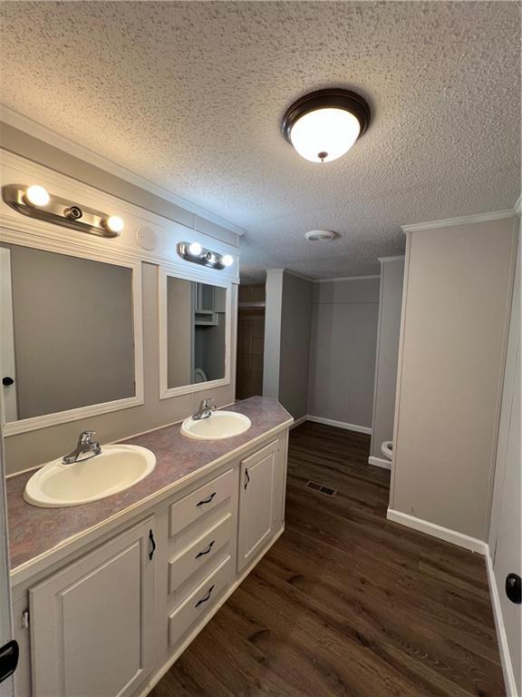 Building Photo - 465 Redwood Dr