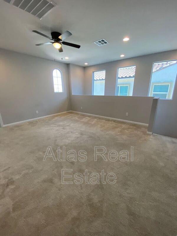 Building Photo - 10455 Skye Knoll Ave