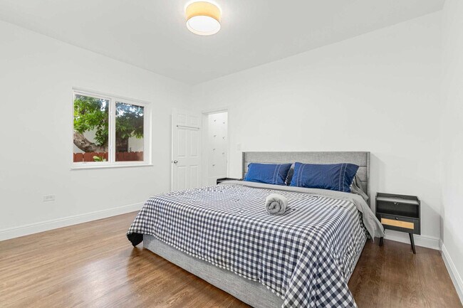 Building Photo - 443 NE 71st St