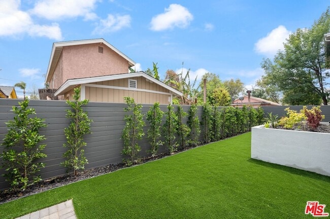 Building Photo - 7306 Independence Ave