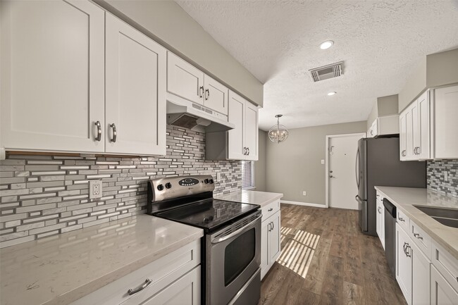 Building Photo - 17043 Coachmaker Dr