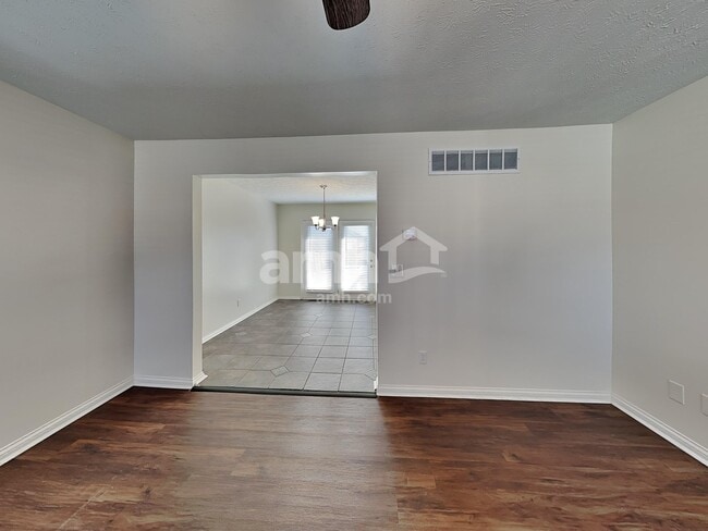 Building Photo - 2159 Glenview Dr