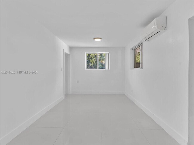 Building Photo - 1647 NE 146th St