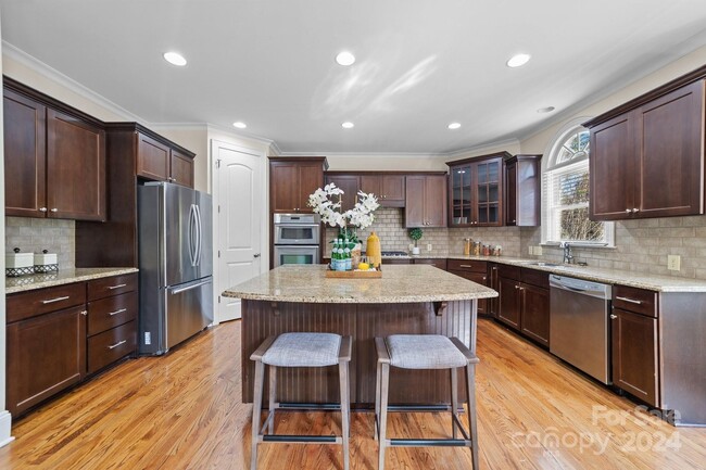 Building Photo - 9440 Wallace Pond Dr