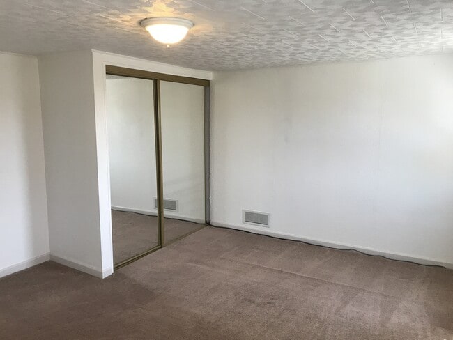 Building Photo - Mt Washington, 2 Bed 1.5 Bath House with Parking, A/C, Patio and More!