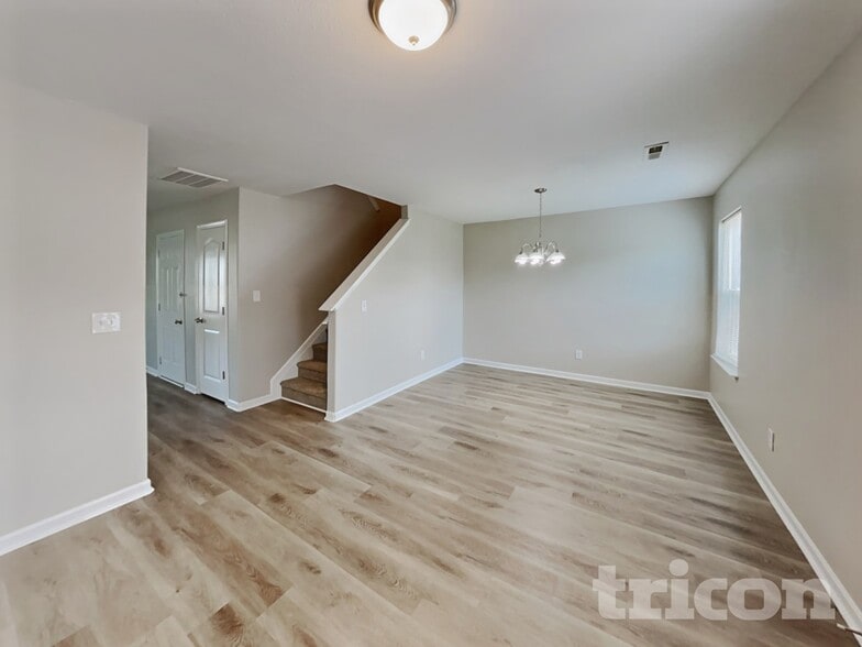 Building Photo - 6800 Lakinsville Ln