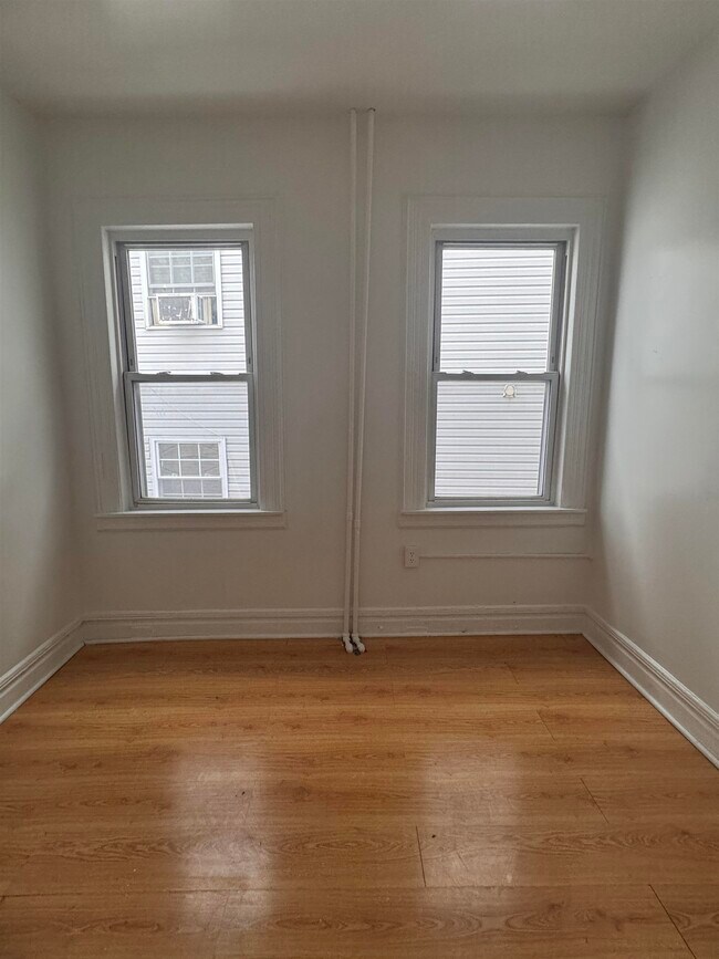 Building Photo - 318 Randolph Ave