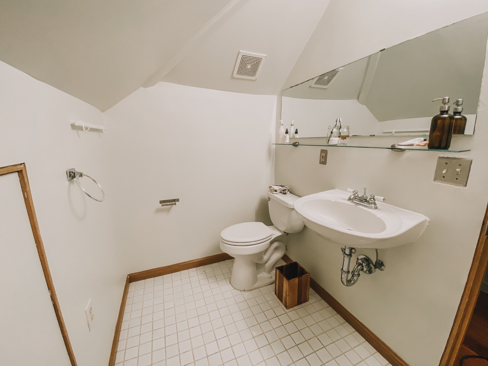 Full Bath - 2012 Harbert Ave