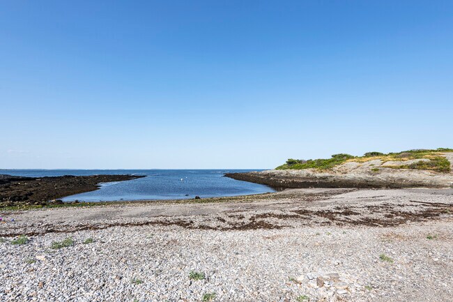 Building Photo - 2 Oak Knoll Rd