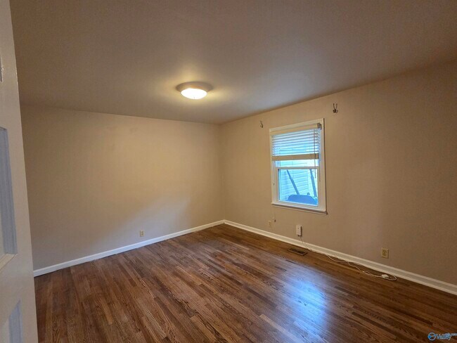 Building Photo - 907 Fagan Springs Dr SE