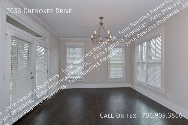 Building Photo - 2033 Cherokee Dr