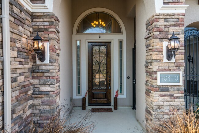 Building Photo - 10410 Southern Hawker