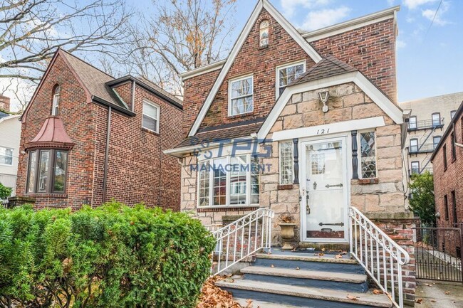 Primary Photo - 121 Bentley Ave