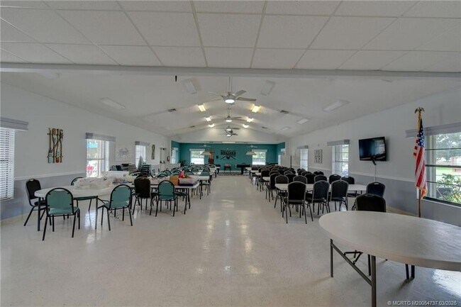 Building Photo - 7073 SE Birchwood Ln