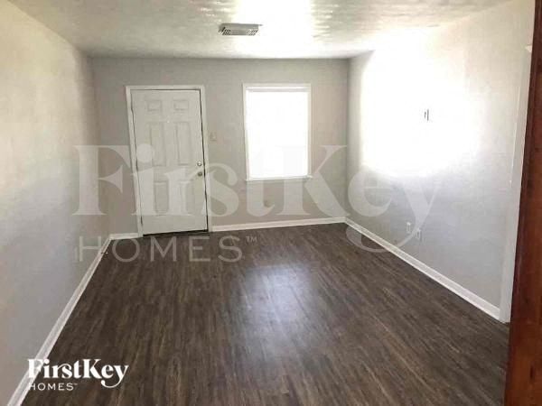Building Photo - 3105 McKinney Dr