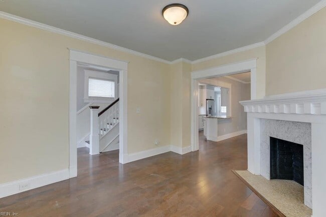 Building Photo - 615 W 34th St