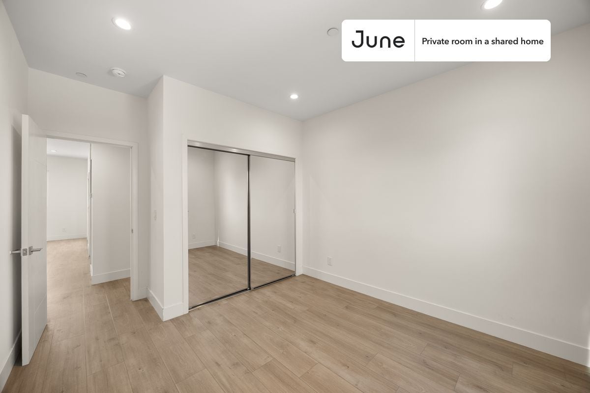 Building Photo - Room in Shared 4 bed/4 bath home