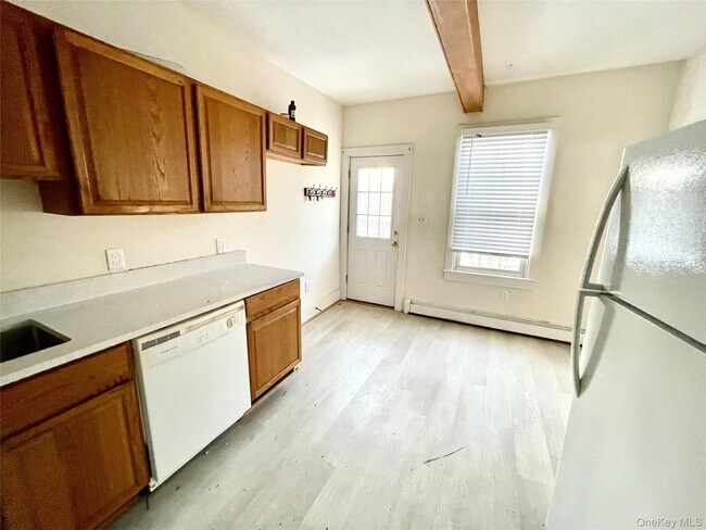 Building Photo - 17 Ribbecke Hill Rd