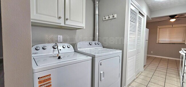 Building Photo - 3080 Southdale Dr