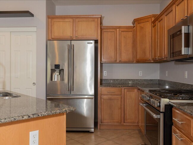 Building Photo - 4 Bedroom 3 Bathroom